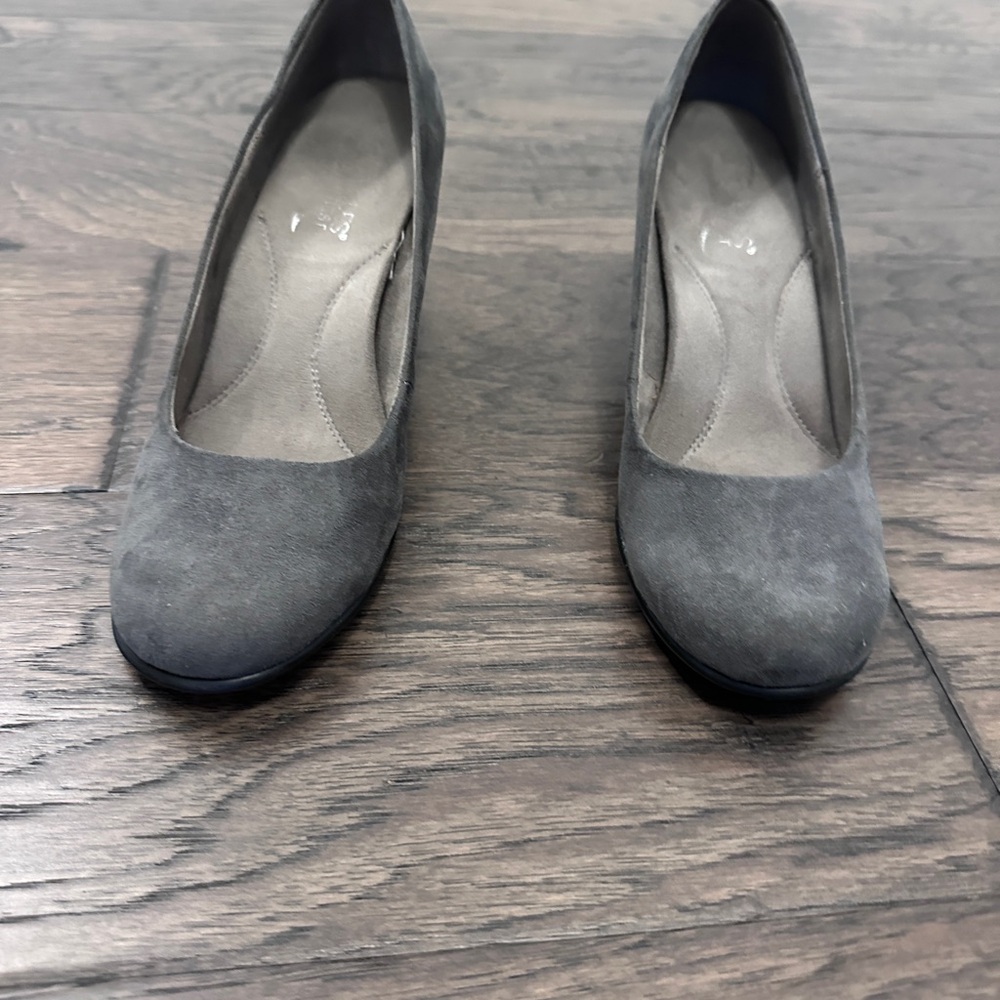 AEROSOLES Gray Women's Heels